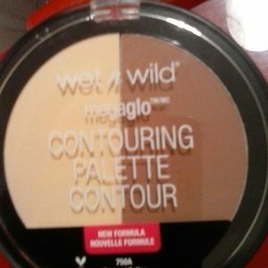 NWT NEW FORMULA CONTORING PALETTE  Caramel Toffe